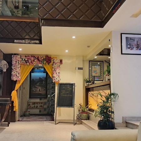 Hotel Opulence Pathānkot エクステリア 写真