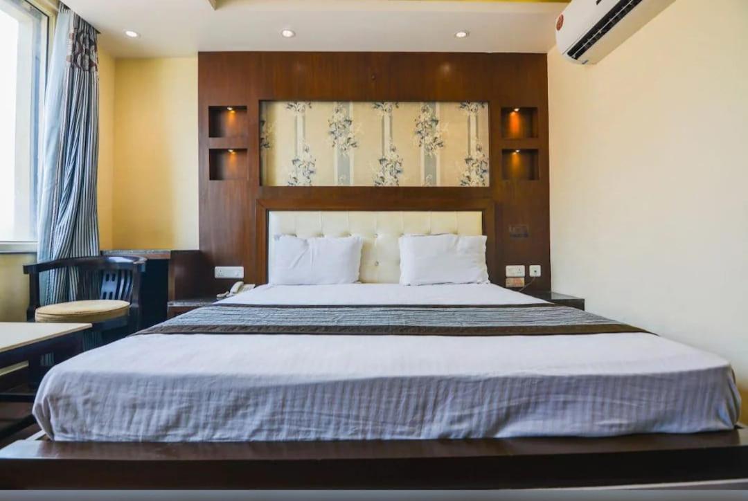 Hotel Opulence Pathānkot 部屋 写真